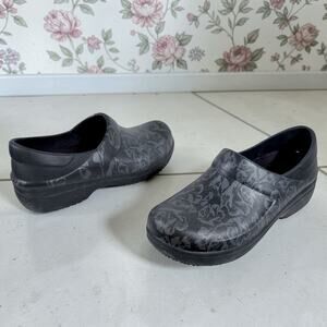 Crocs Women's 9 Black & Gray Floral Work Clogs 205835 Nursing Medical Comfort